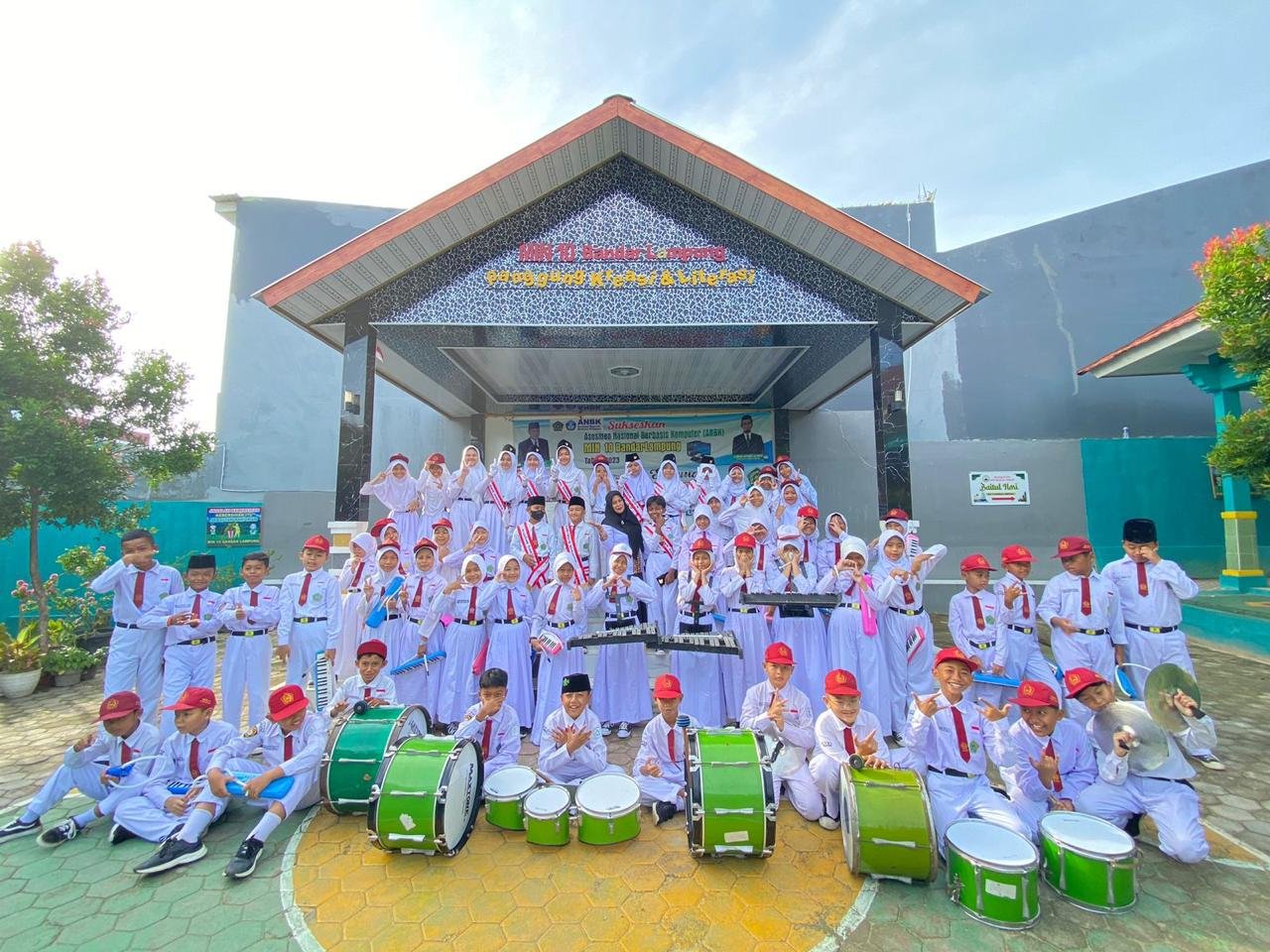 Siswa-Siswi MIN 10